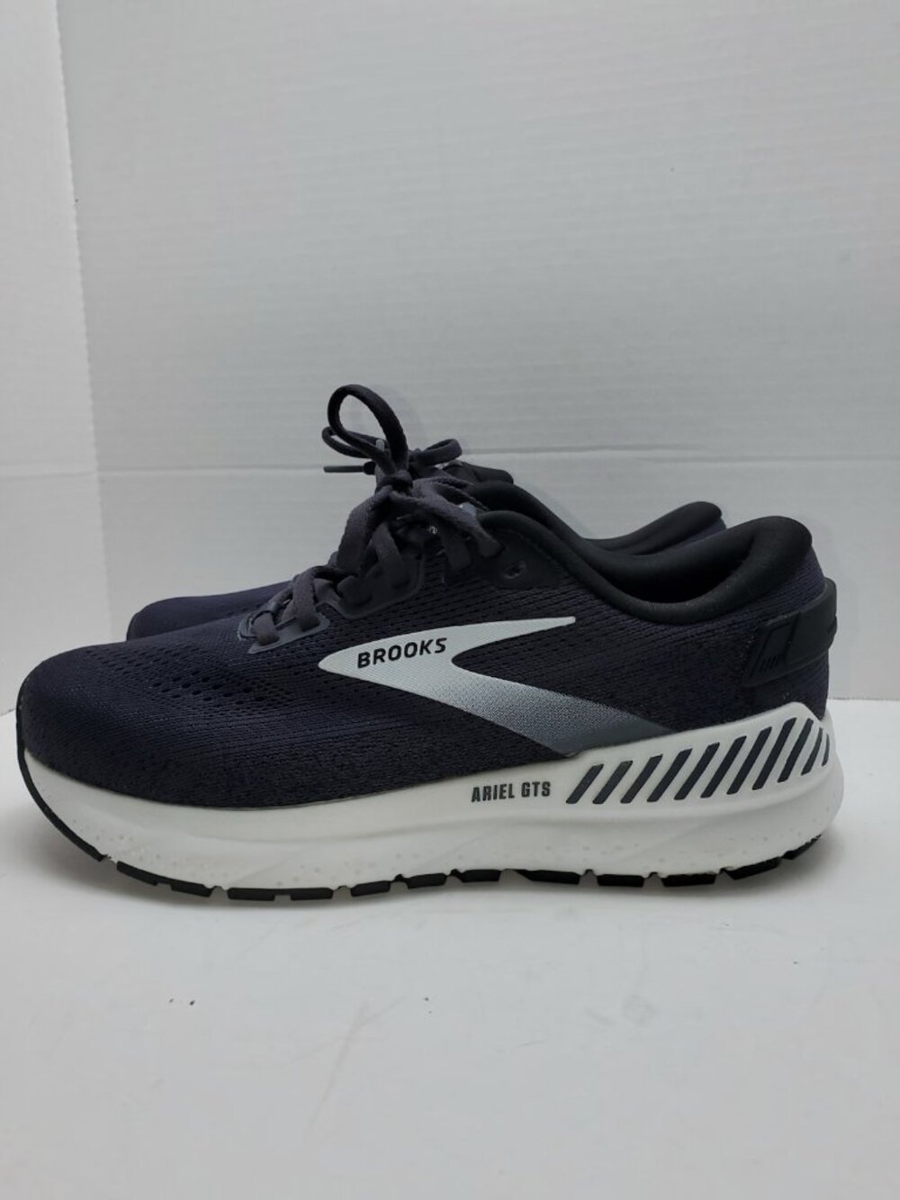 Brooks Ariel GTS 24 Women's Black White Maximum Support Running Shoes, Size 7.5